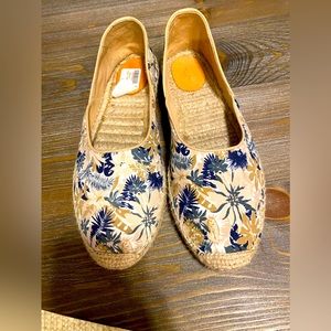 NWT $275 Rag & bone flats size 11m